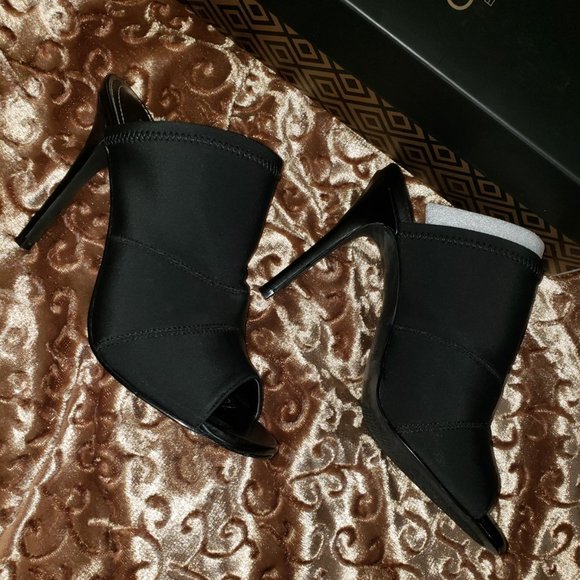 Charles David Black Slide Heel - Picture 1 of 4